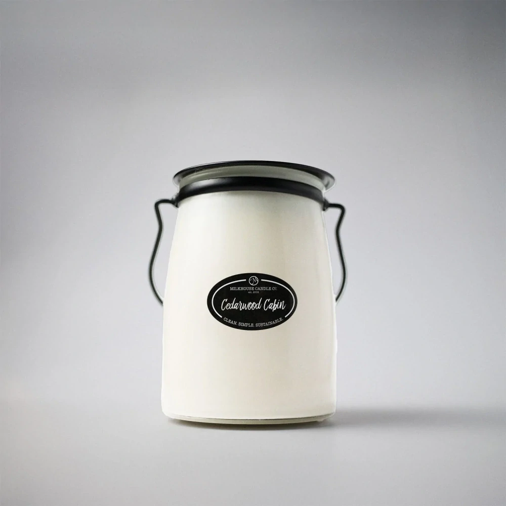 Milkhouse Candle Co. - vonná svíčka Cedarwood Cabin 624 g