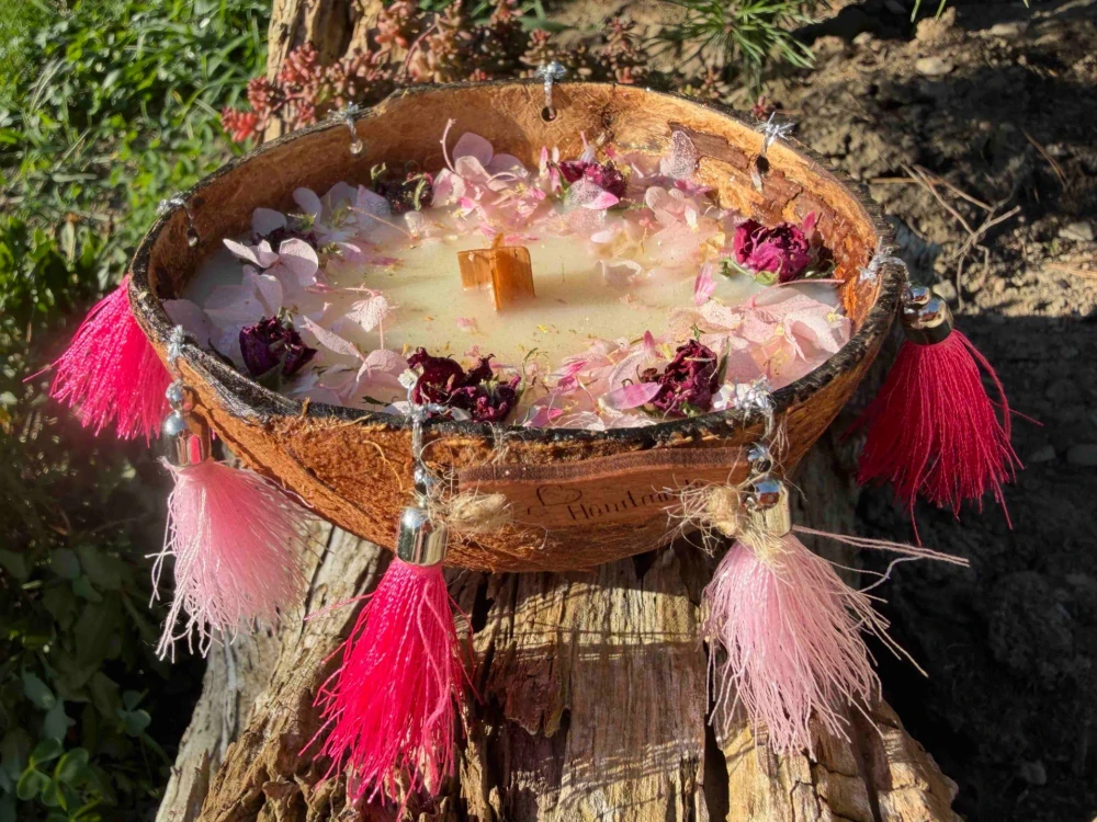 Magic Rose - svíčka v kokosu Boho styl růžová