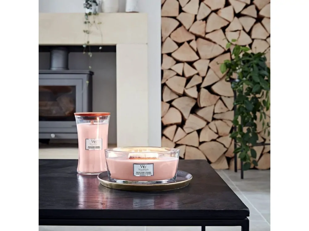 WoodWick svíčka loď Pressed Blooms & Patchouli (Drcené květy a pačuli) 453 g