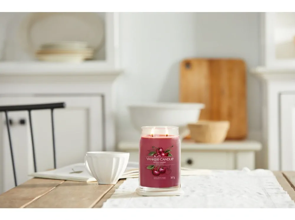 Yankee candle, vonná svíčka Signature Black Cherry 567 g