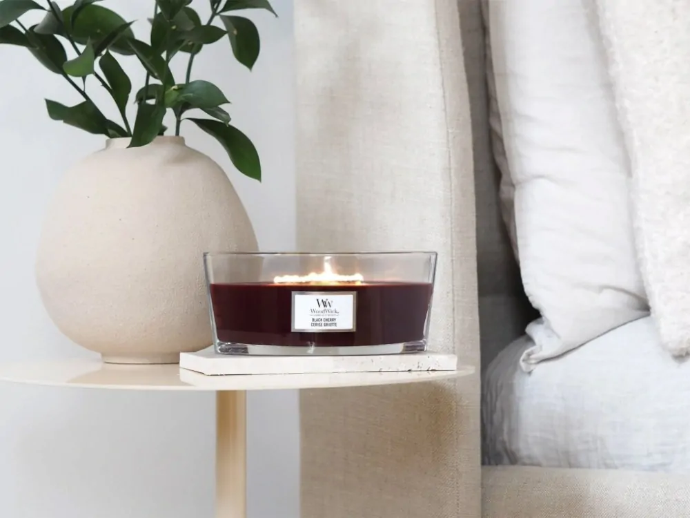 WoodWick svíčka loď Black Cherry (Zralá třešeň) 453 g