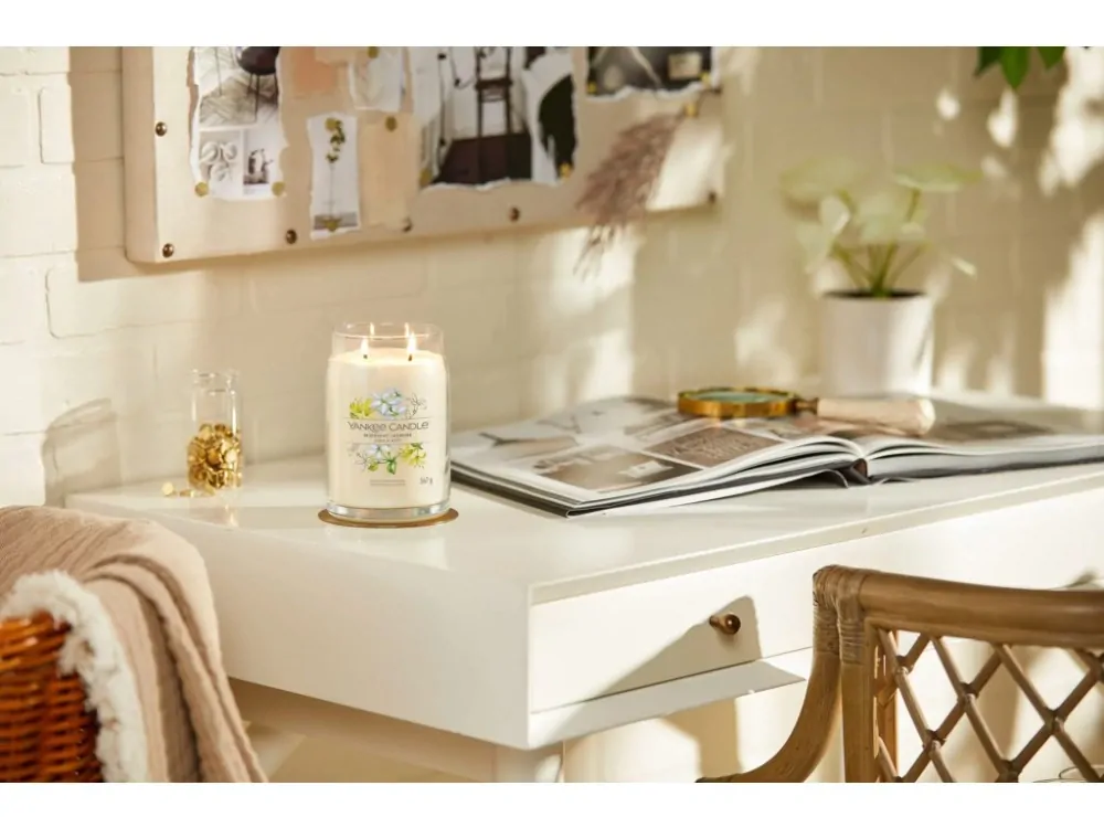 Yankee candle, vonná svíčka Signature Midnight Jasmine (Půlnoční jasmín) 567 g
