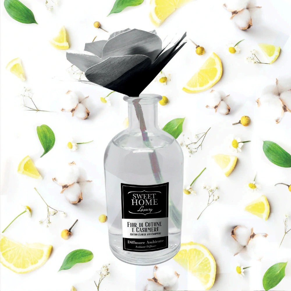 Sweet Home Collection aroma difuzér s vonící dřevěnou květinou  Květ bavlníku & Kašmír 250 ml 
