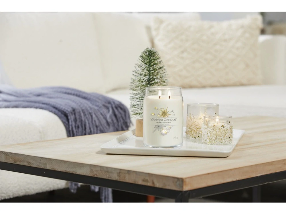 Yankee candle, vonná svíčka Signature Twinkling Lights (Blikající světýlka) 567 g
