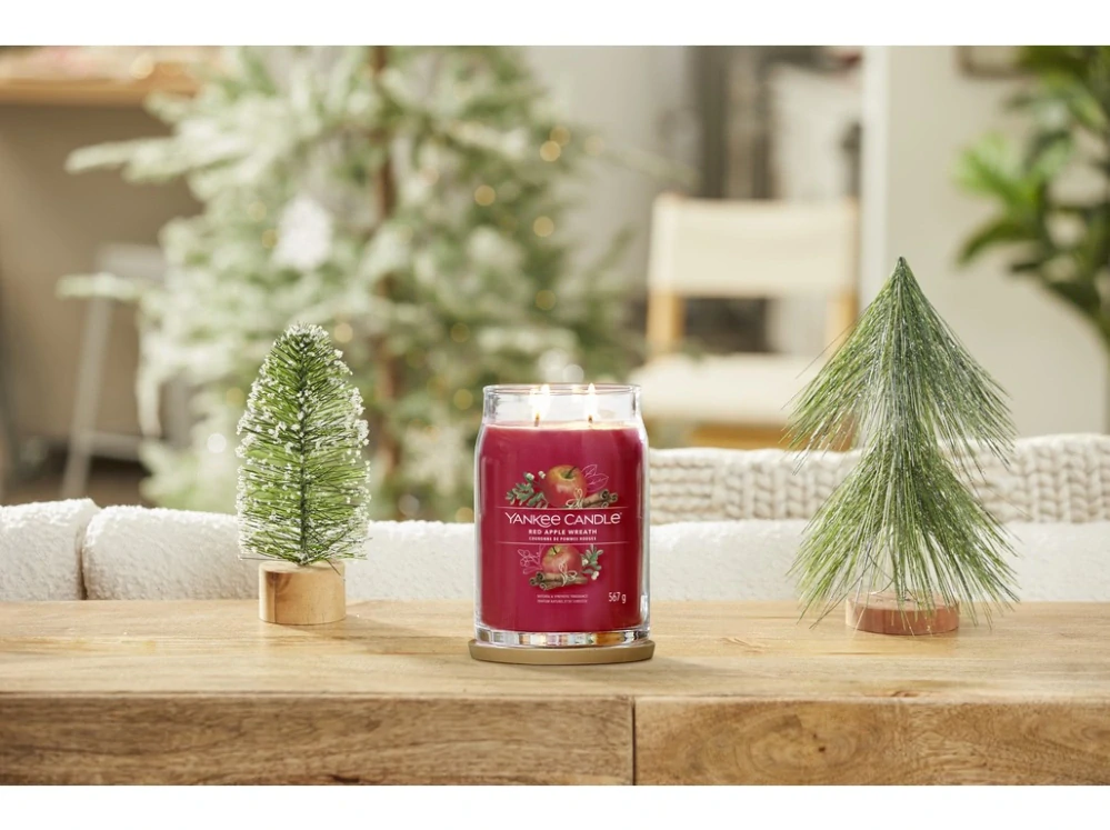 Yankee candle, vonná svíčka Signature Red Apple Wreath (Věnec z červených jablíček) 567 g