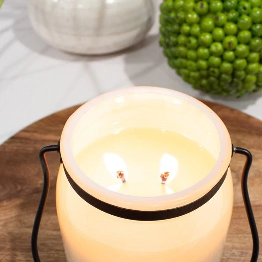 Milkhouse Candle Co. - vonná svíčka Peppermint & Pine Needle (Pepermint a jehličí z borovice) 454 g
