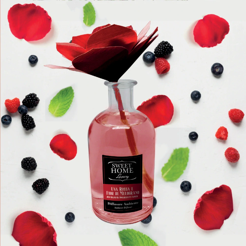 Sweet Home Collection – difuzér s vonící dřevěnou květinou Červené hrozny a květy granátového jablka  250 ml
