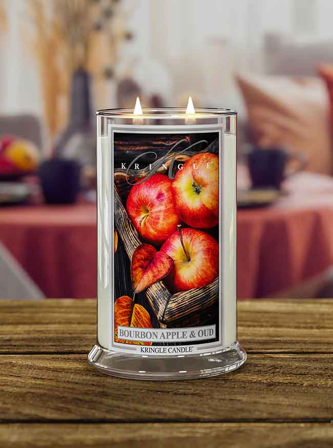 Kringle Candle, vonná svíčka Bourbon Apple & Oud 624 g
