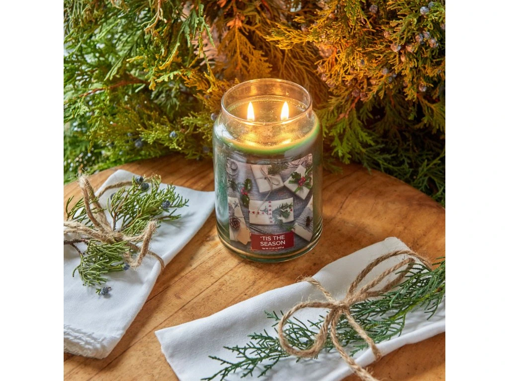 Village Candle - vonná svíčka Tis the Season (Vánoční čas) 602 g
