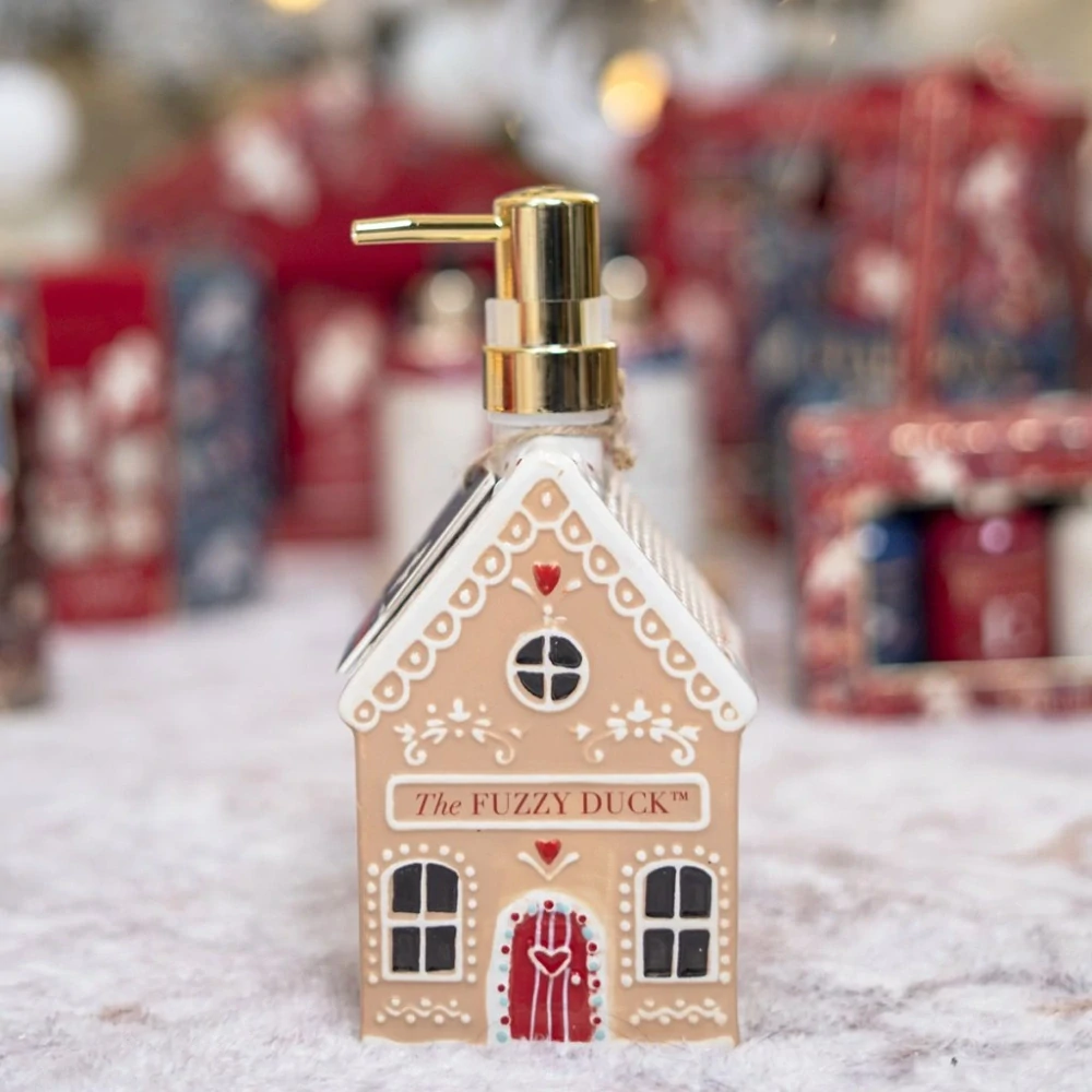 Baylis & Harding, WINTER WONDERLAND - mýdlo na ruce 650 ml v keramické perníkové chaloupce