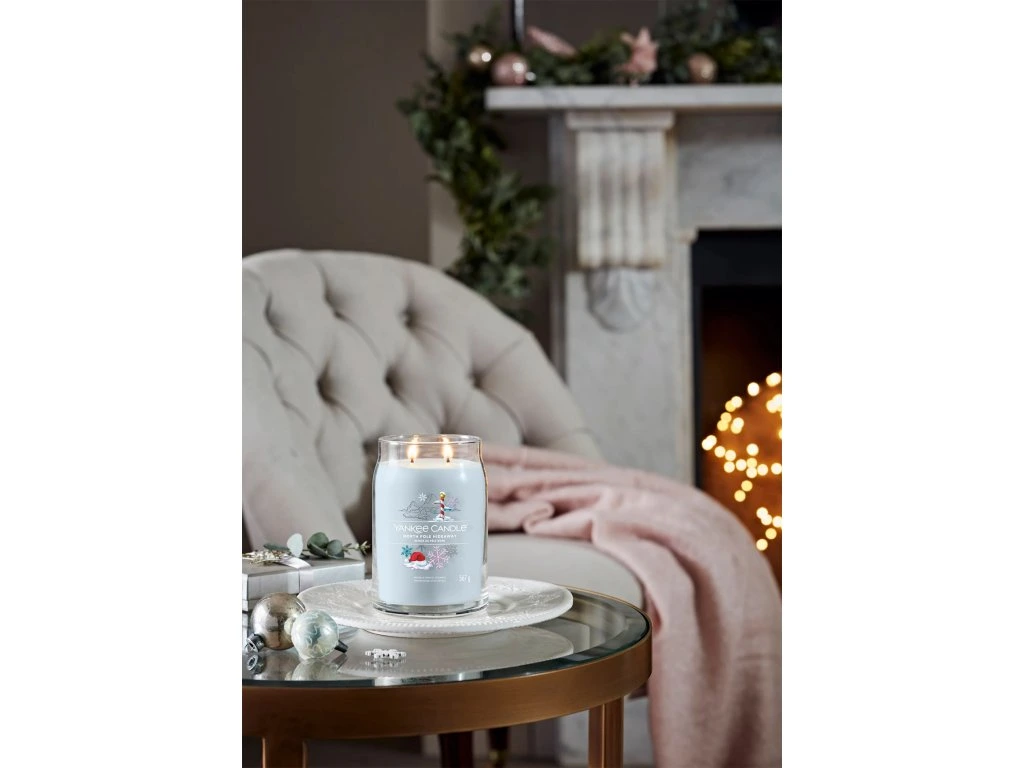 Yankee candle, vonná svíčka Signature North Pole Hideway (Cesta na Severní pól) 567 g