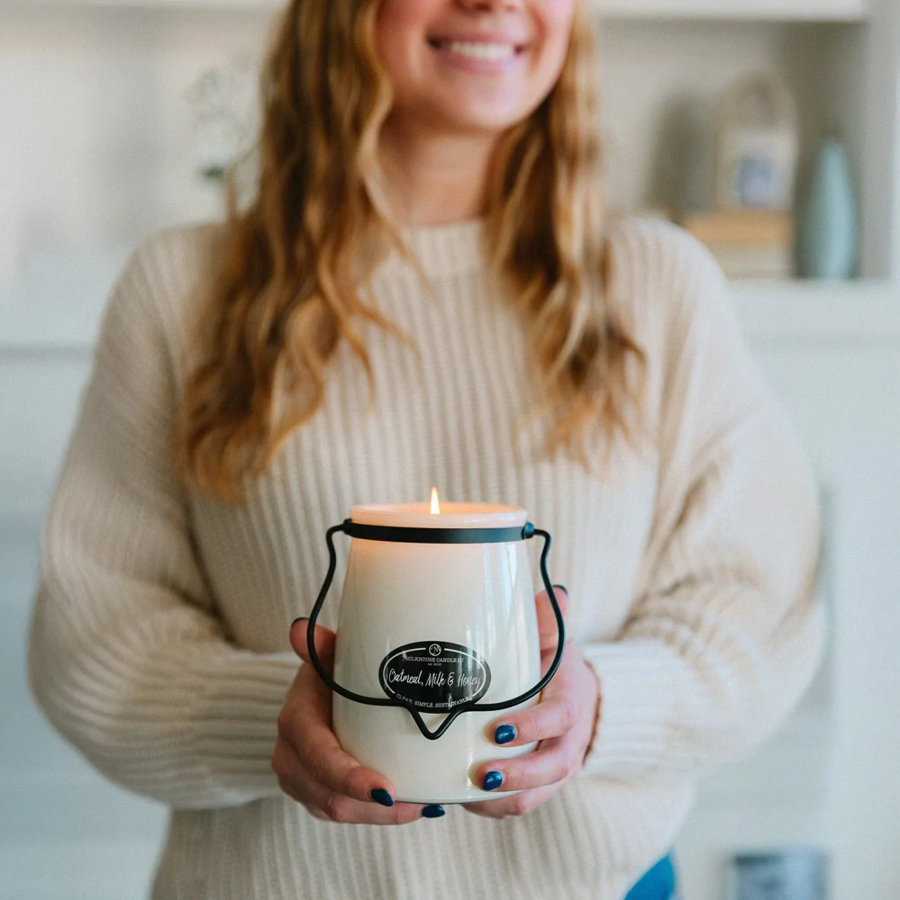 Milkhouse Candle Co. - vonná svíčka Oatmeal, Milk & Honey (Ovesné vločky, mléko a med) 624 g