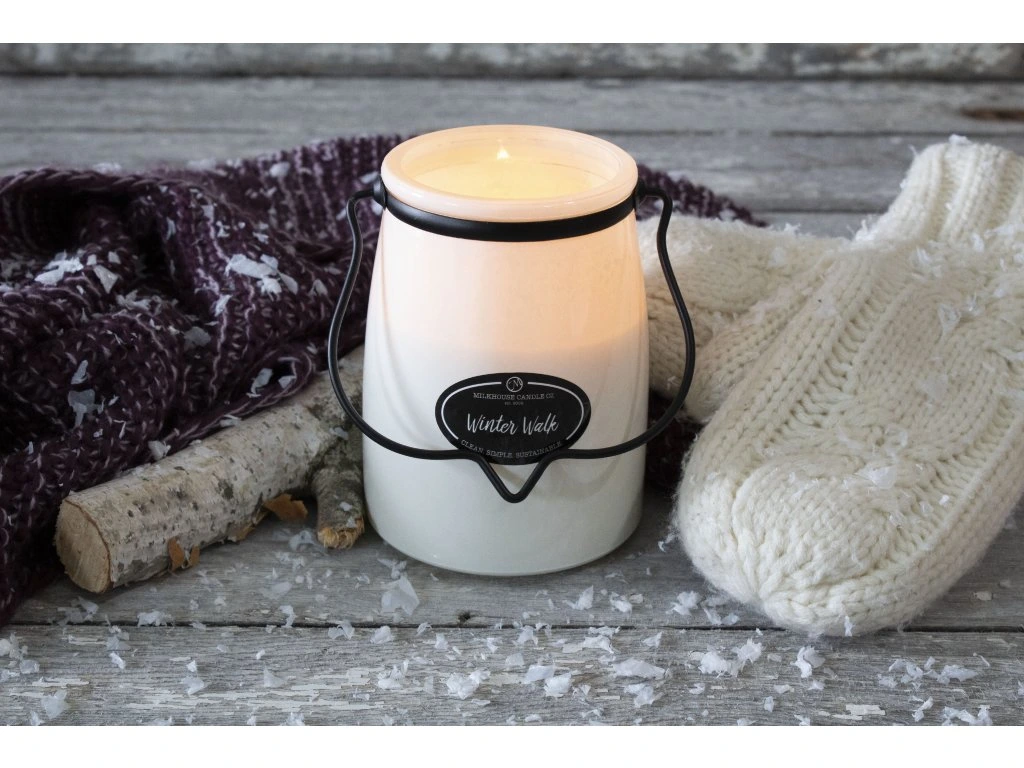 Milkhouse Candle Co. - vonná svíčka Winter Walk (Zimní procházka) 624 g