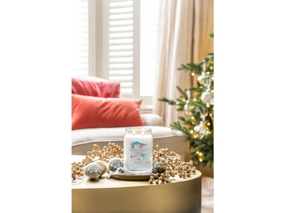 Yankee candle, vonná svíčka Signature Magical Bright Lights (Čarovná zářící světýlka) 567 g