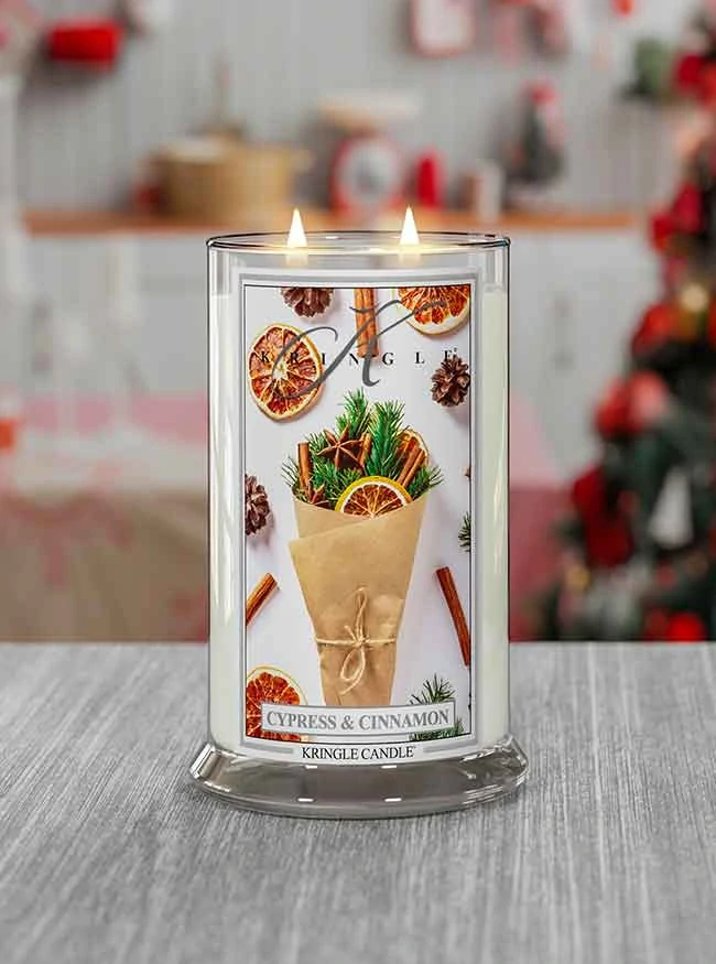 Kringle Candle, vonná svíčka Cypress & Cinnamon 624 g