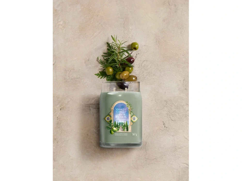 Yankee candle, vonná svíčka Signature Olive & Cypress (Olivy a cypřiš) 567 g