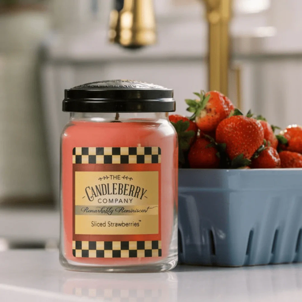 Candleberry - vonná svíčka Sliced Strawberries 624 g