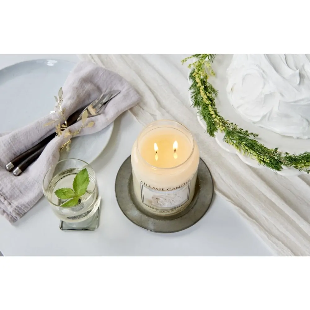 Village Candle - vonná svíčka Dolce Delight (Sametové potěšení) 602 g