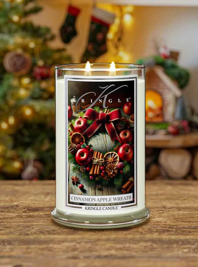 Kringle Candle, vonná svíčka Cinnamon Apple Wreath 624 g