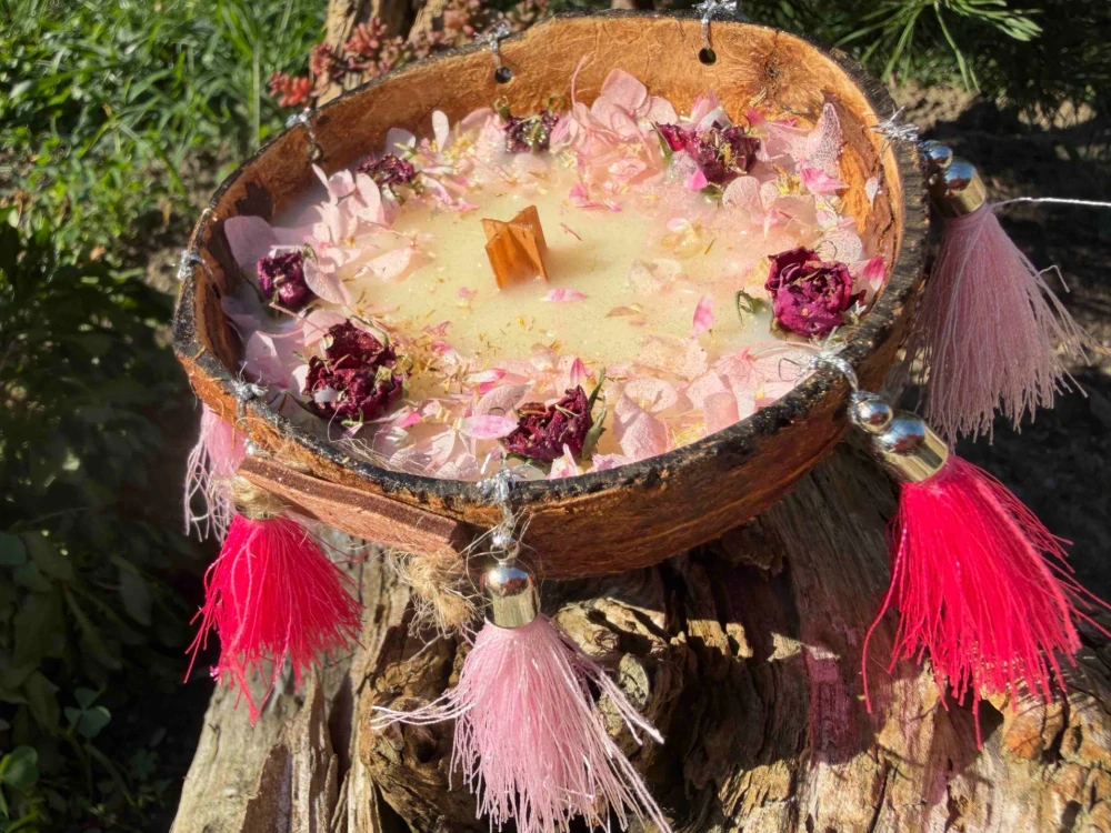 Magic Rose - svíčka v kokosu Boho styl růžová