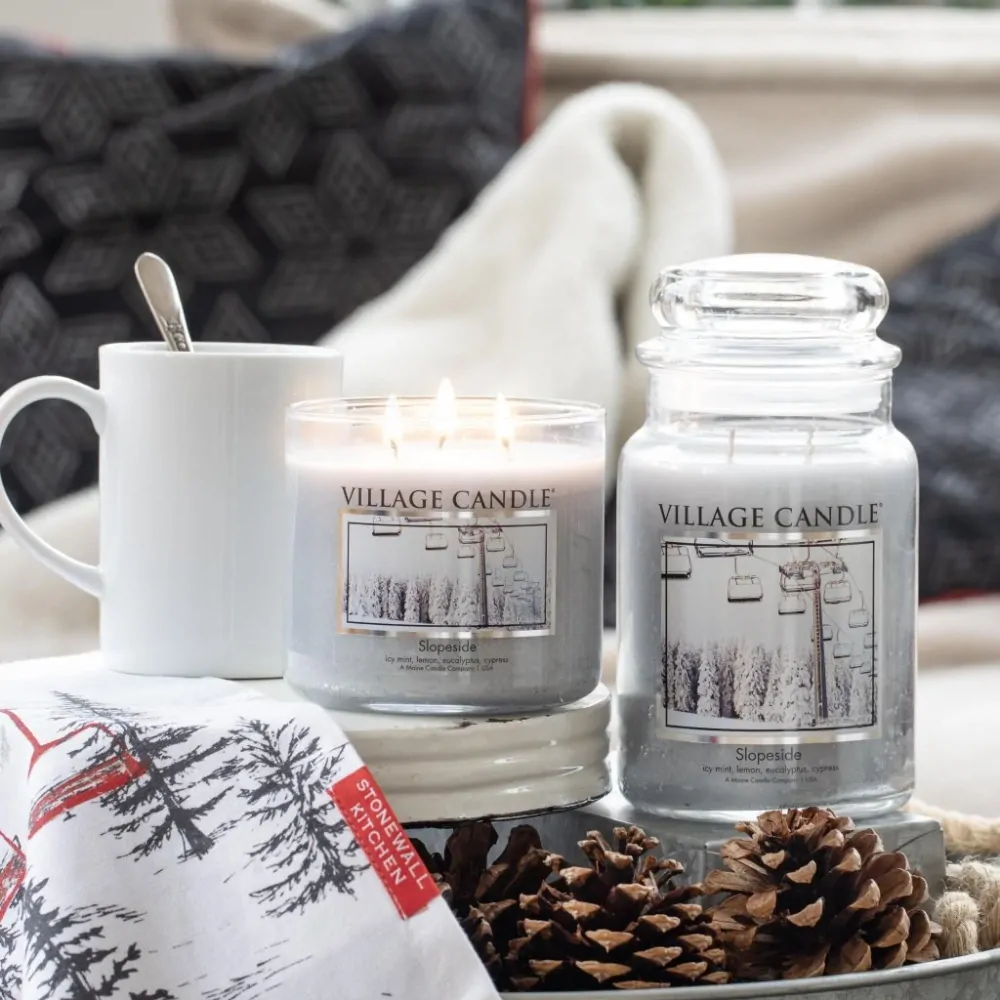 Village Candle - vonná svíčka Slopeside (Svah) 602 g