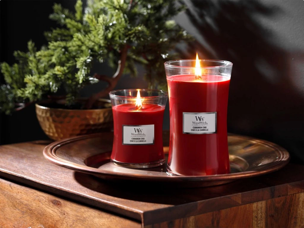 Woodwick vonná svíčka Cinnamon Chai (Skořice a vanilka) 609 g