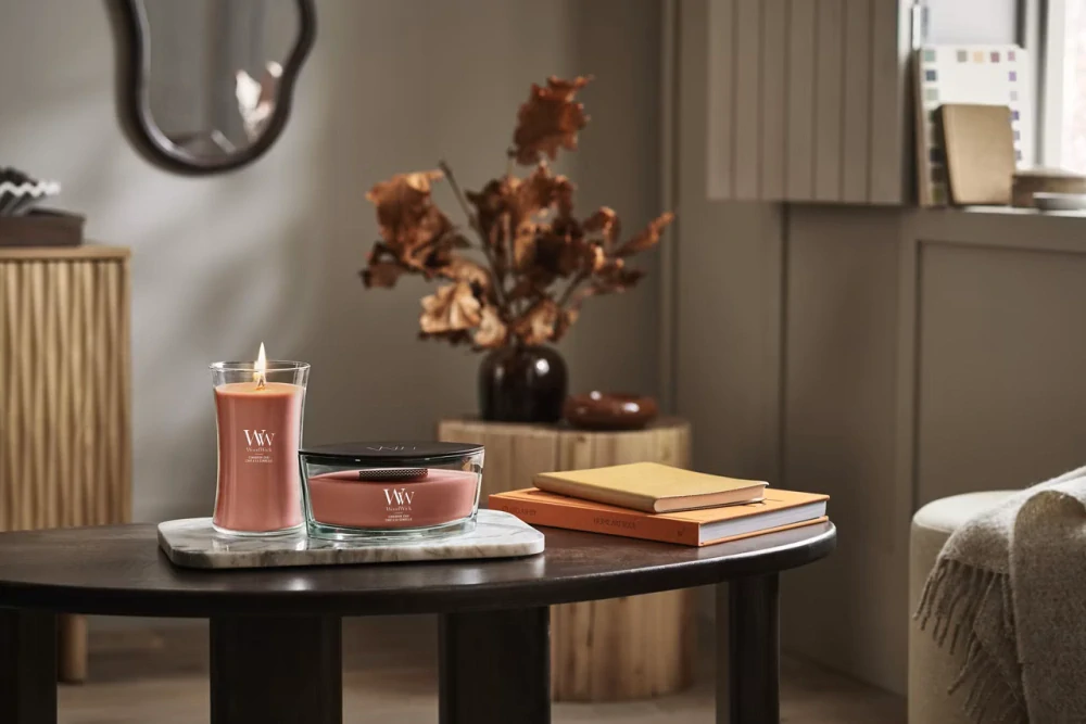 Woodwick vonná svíčka Cinnamon Chai (Skořice a vanilka) 609 g