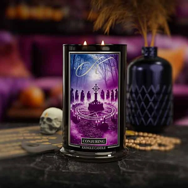 Kringle Candle, vonná svíčka Halloween Conjuring 624 g