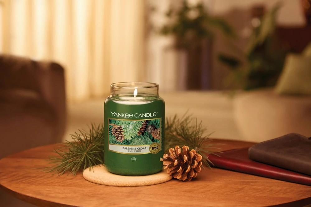 Yankee Candle classic vonná svíčka Balsam & Cedar 623 g