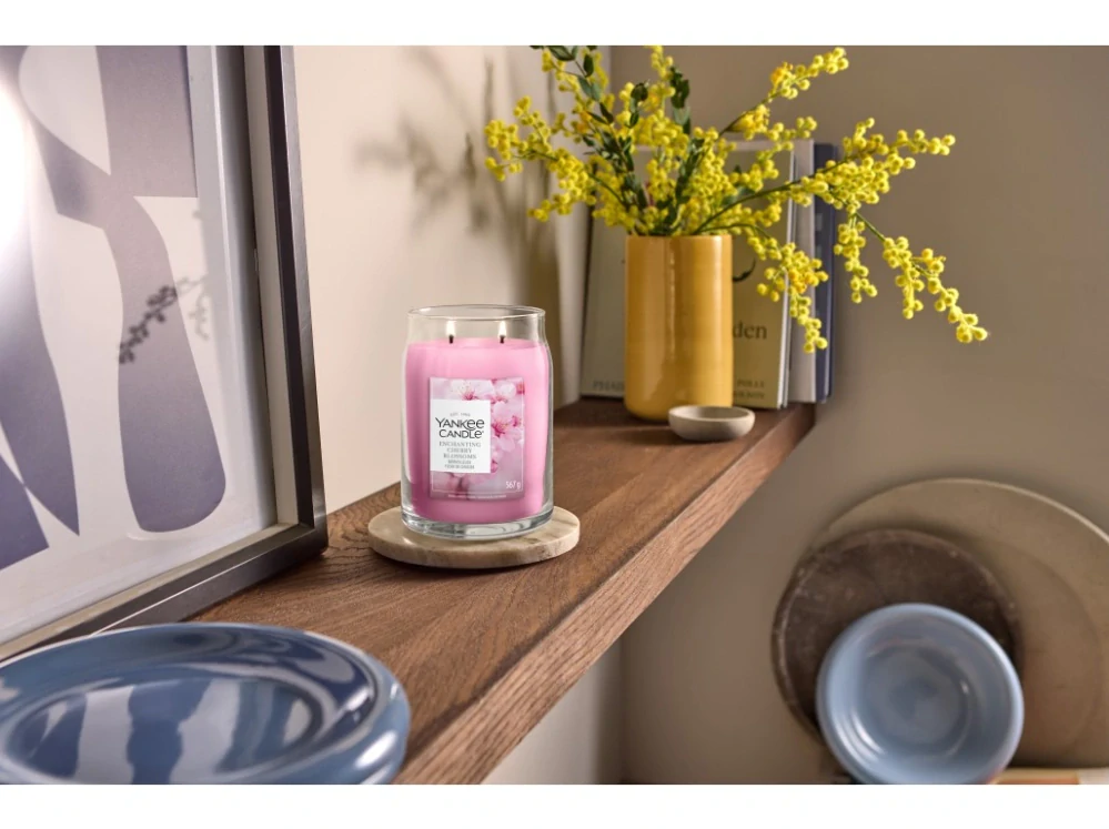 Yankee Candle Signature velká vonná svíčka Enchanting Cherry Blossom 567 g