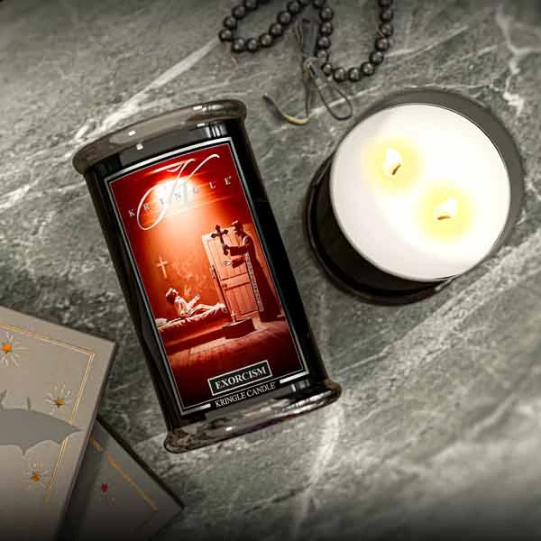 Kringle Candle, vonná svíčka Halloween Exorcism 624 g