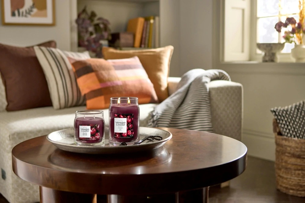 Yankee Candle Signature velká vonná svíčka Black Cherry 567 g