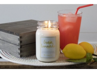 Milkhouse Candle Co. - vonná svíčka Guava Lemonade (Limonáda z guavy) 368 g